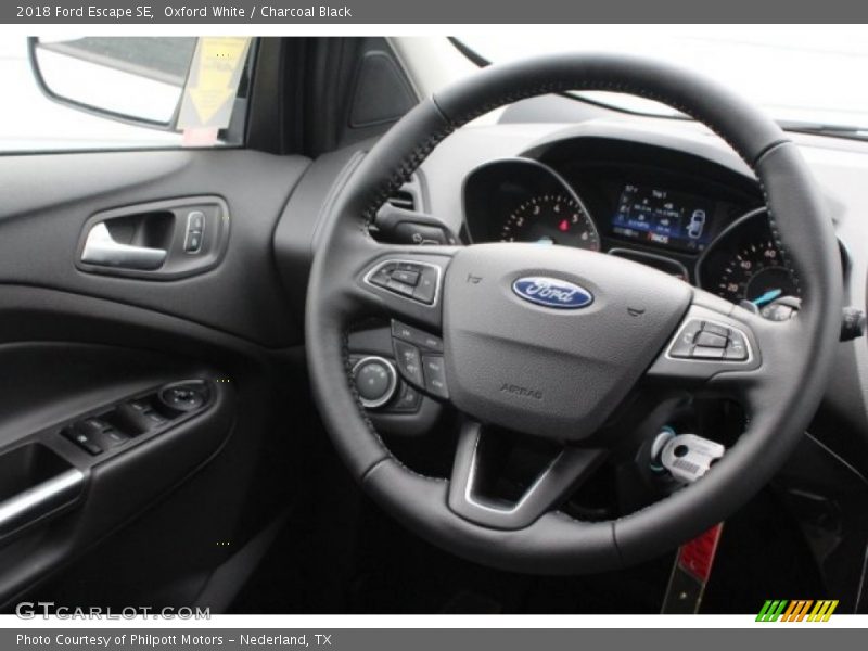 Oxford White / Charcoal Black 2018 Ford Escape SE