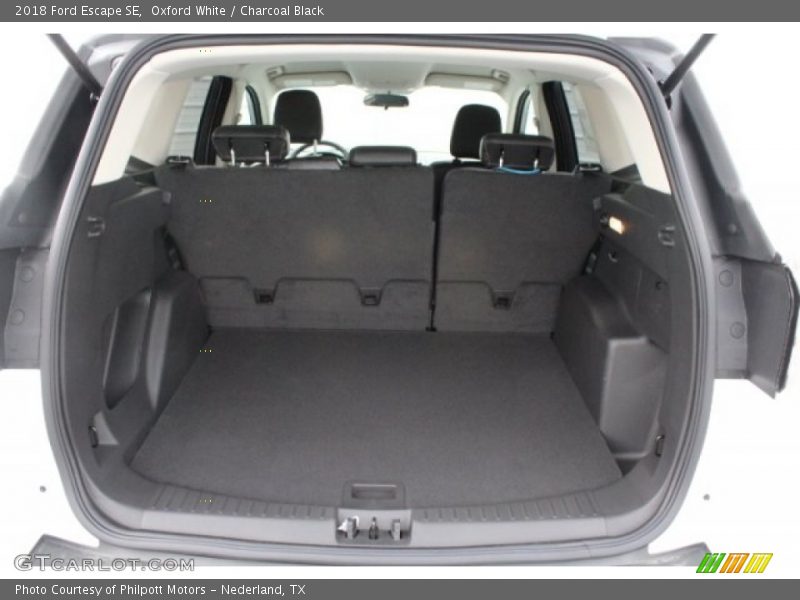 Oxford White / Charcoal Black 2018 Ford Escape SE