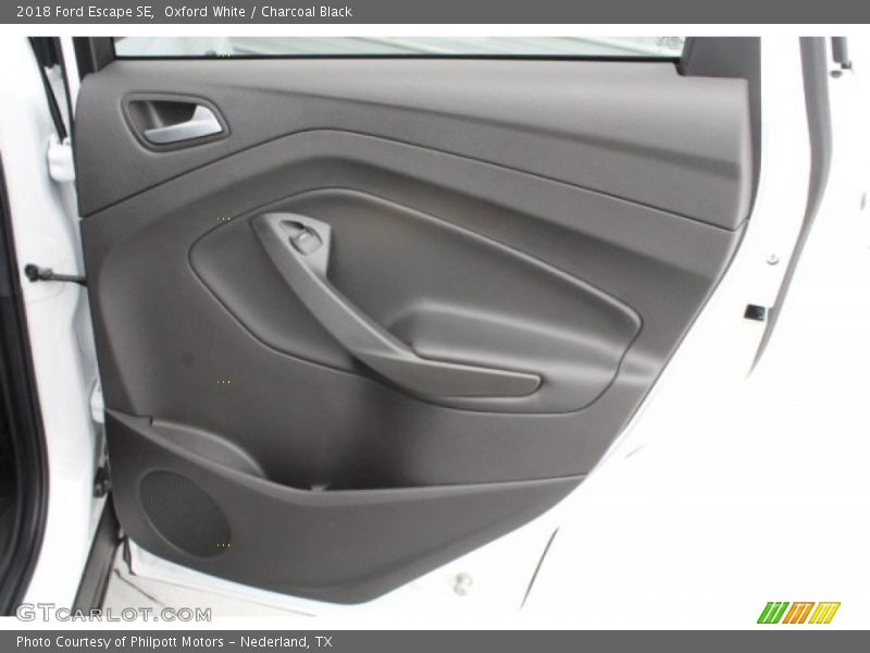 Oxford White / Charcoal Black 2018 Ford Escape SE