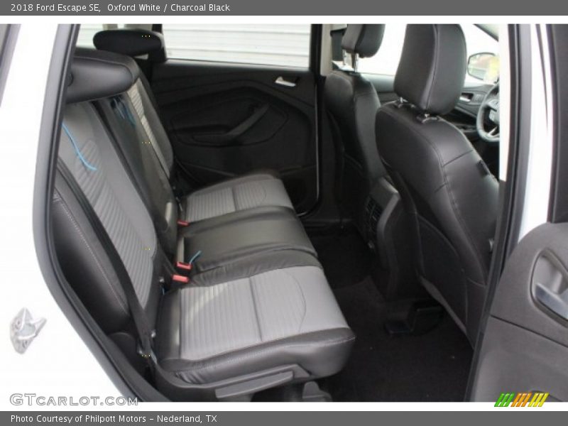 Oxford White / Charcoal Black 2018 Ford Escape SE
