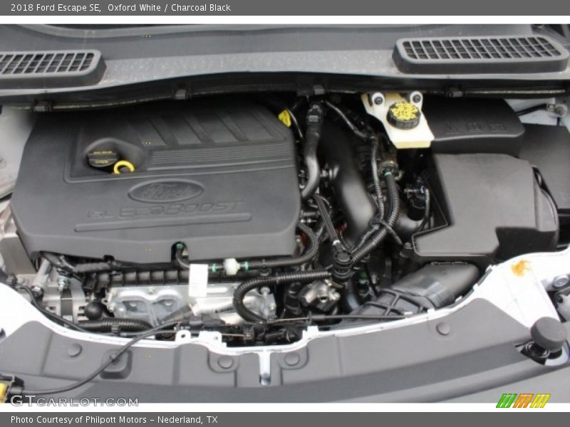 Oxford White / Charcoal Black 2018 Ford Escape SE