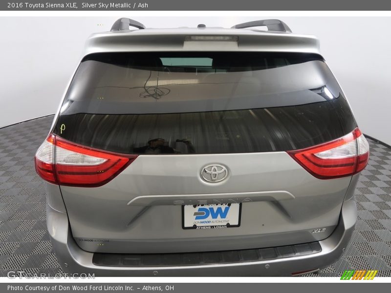 Silver Sky Metallic / Ash 2016 Toyota Sienna XLE