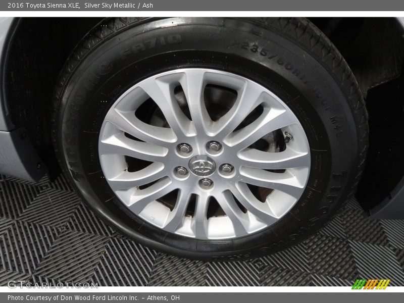 Silver Sky Metallic / Ash 2016 Toyota Sienna XLE