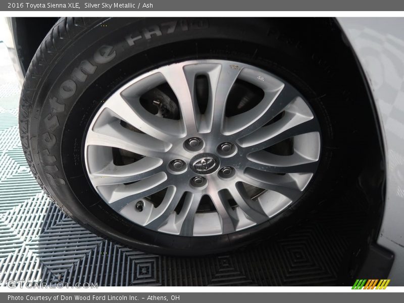 Silver Sky Metallic / Ash 2016 Toyota Sienna XLE