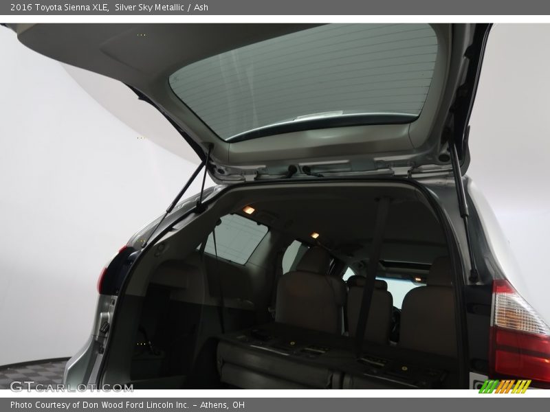 Silver Sky Metallic / Ash 2016 Toyota Sienna XLE