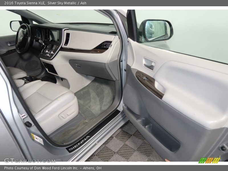 Silver Sky Metallic / Ash 2016 Toyota Sienna XLE