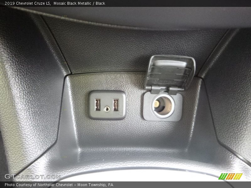 Mosaic Black Metallic / Black 2019 Chevrolet Cruze LS