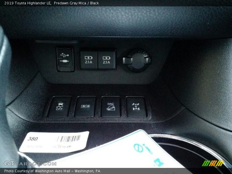 Predawn Gray Mica / Black 2019 Toyota Highlander LE