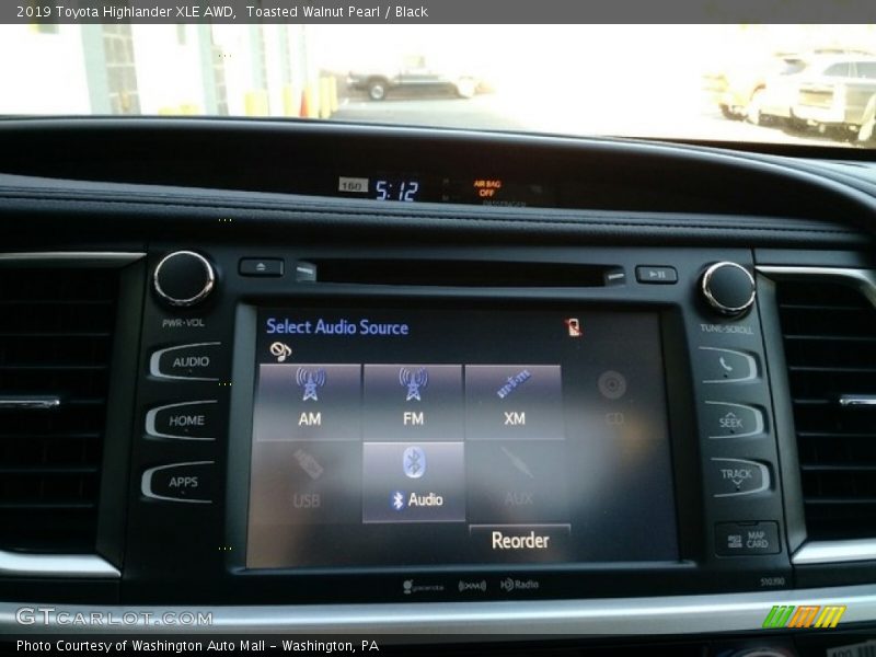 Toasted Walnut Pearl / Black 2019 Toyota Highlander XLE AWD