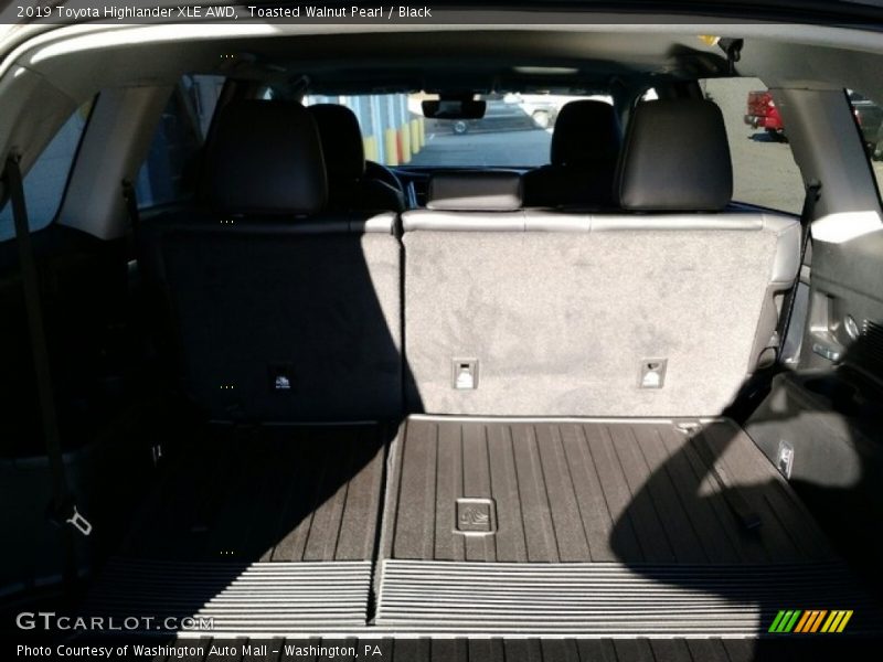 Toasted Walnut Pearl / Black 2019 Toyota Highlander XLE AWD