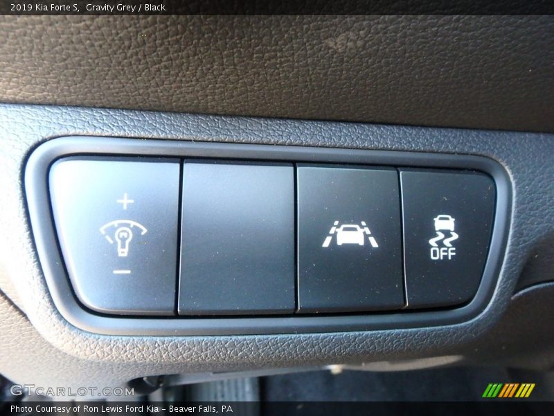 Gravity Grey / Black 2019 Kia Forte S