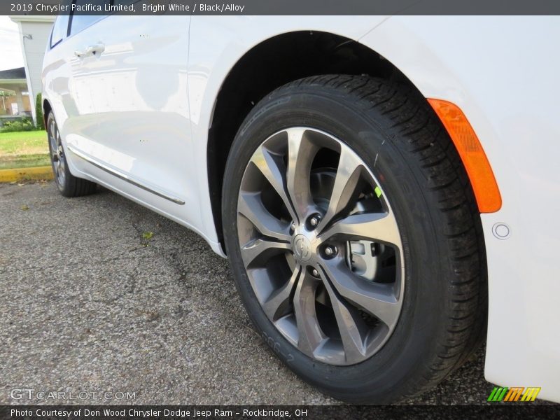 Bright White / Black/Alloy 2019 Chrysler Pacifica Limited