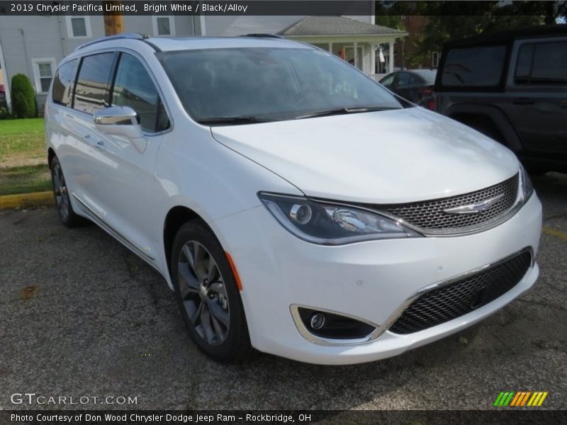 Front 3/4 View of 2019 Pacifica Limited