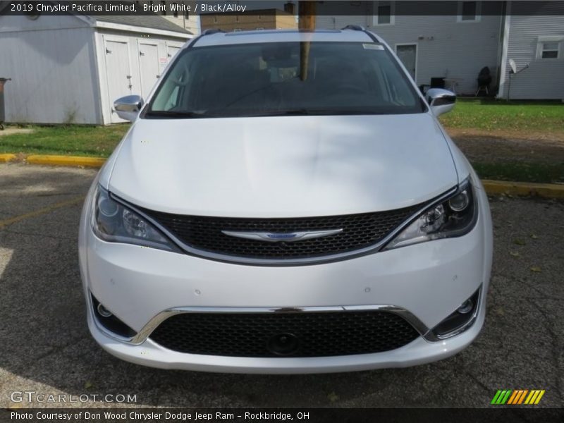 Bright White / Black/Alloy 2019 Chrysler Pacifica Limited