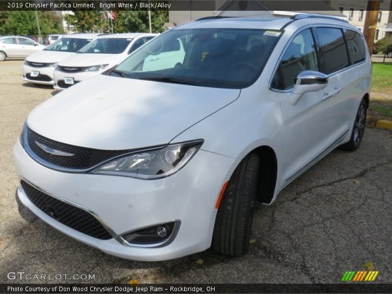 Front 3/4 View of 2019 Pacifica Limited