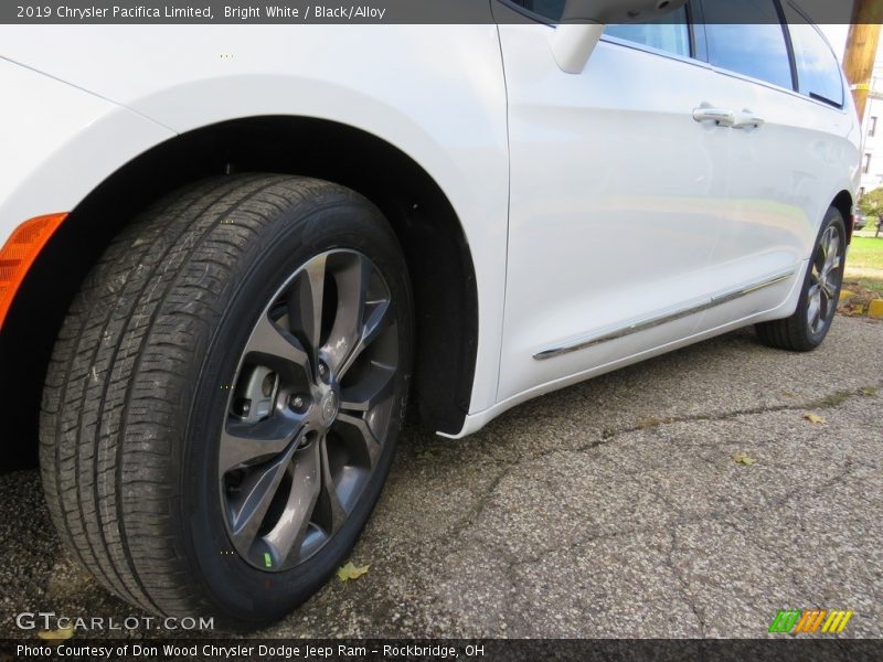 Bright White / Black/Alloy 2019 Chrysler Pacifica Limited