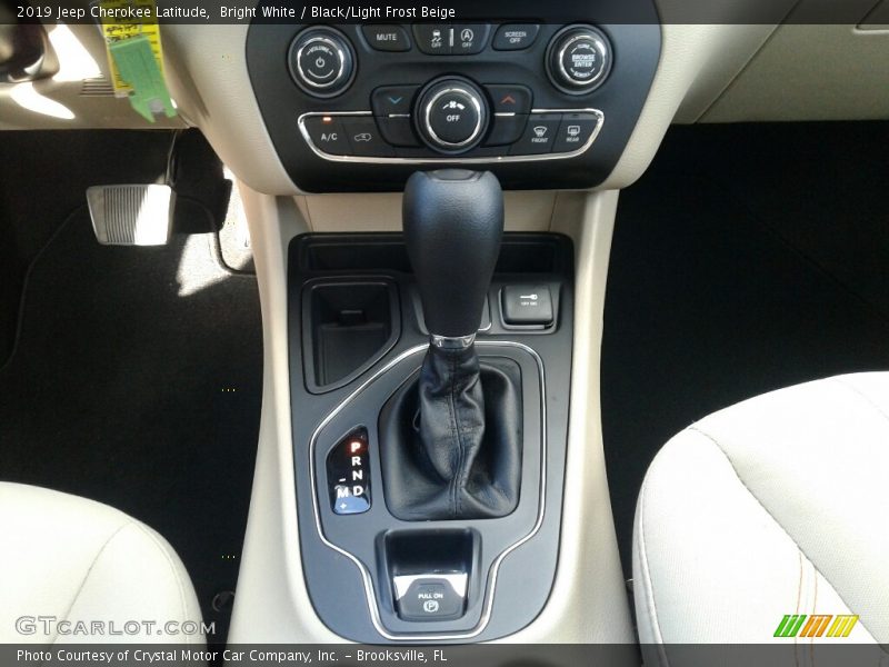 Bright White / Black/Light Frost Beige 2019 Jeep Cherokee Latitude