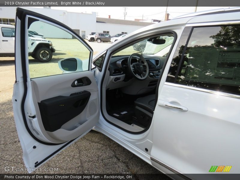 Bright White / Black/Alloy 2019 Chrysler Pacifica Limited