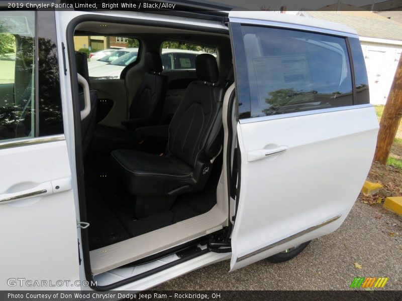 Bright White / Black/Alloy 2019 Chrysler Pacifica Limited