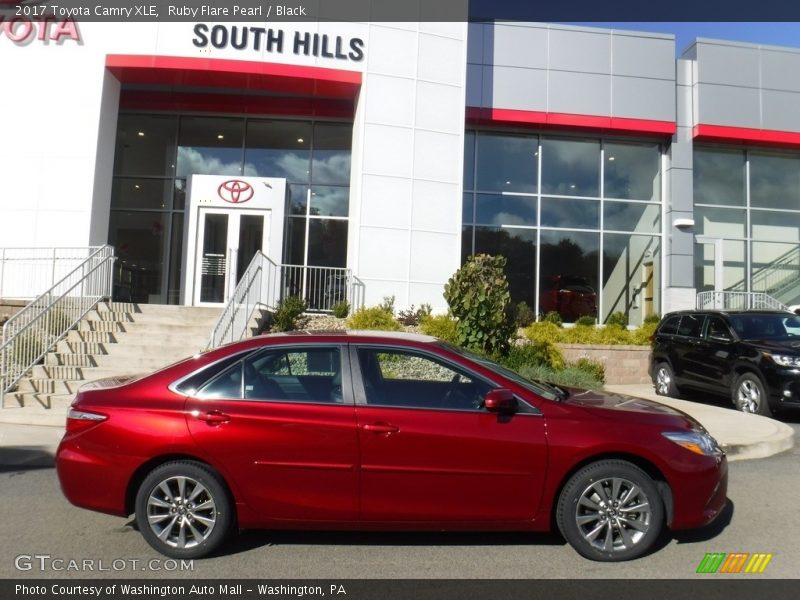 Ruby Flare Pearl / Black 2017 Toyota Camry XLE