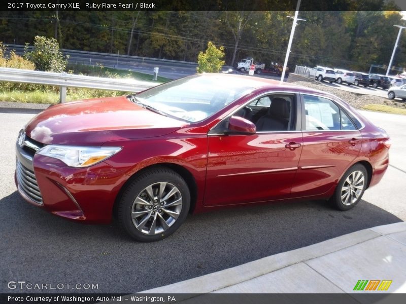 Ruby Flare Pearl / Black 2017 Toyota Camry XLE