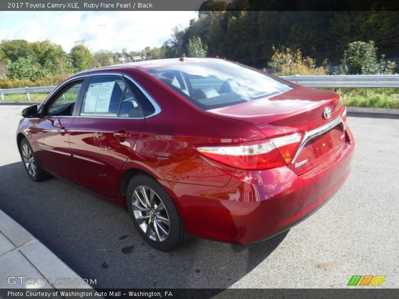 Ruby Flare Pearl / Black 2017 Toyota Camry XLE
