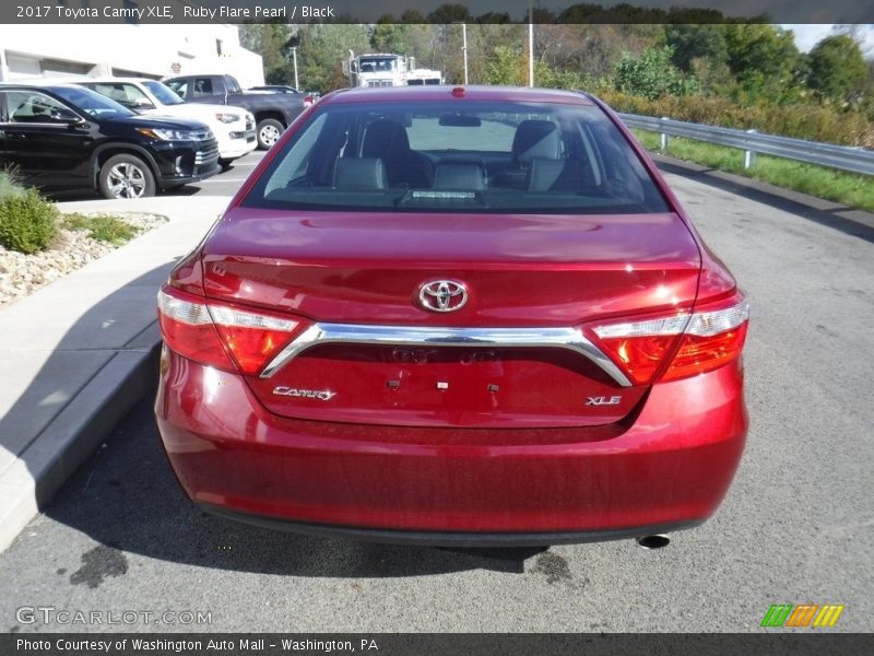Ruby Flare Pearl / Black 2017 Toyota Camry XLE