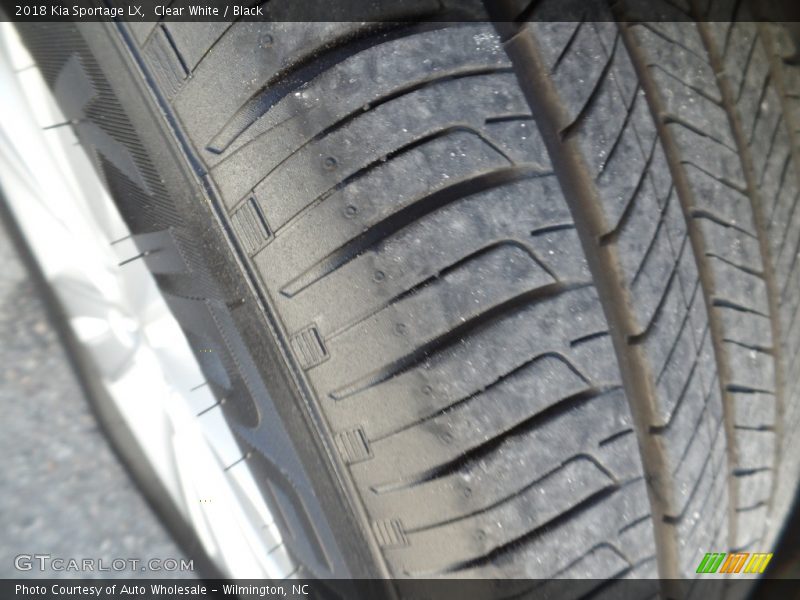 Clear White / Black 2018 Kia Sportage LX