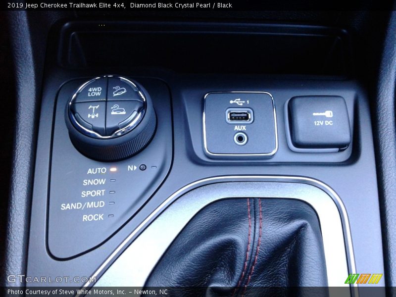 Diamond Black Crystal Pearl / Black 2019 Jeep Cherokee Trailhawk Elite 4x4