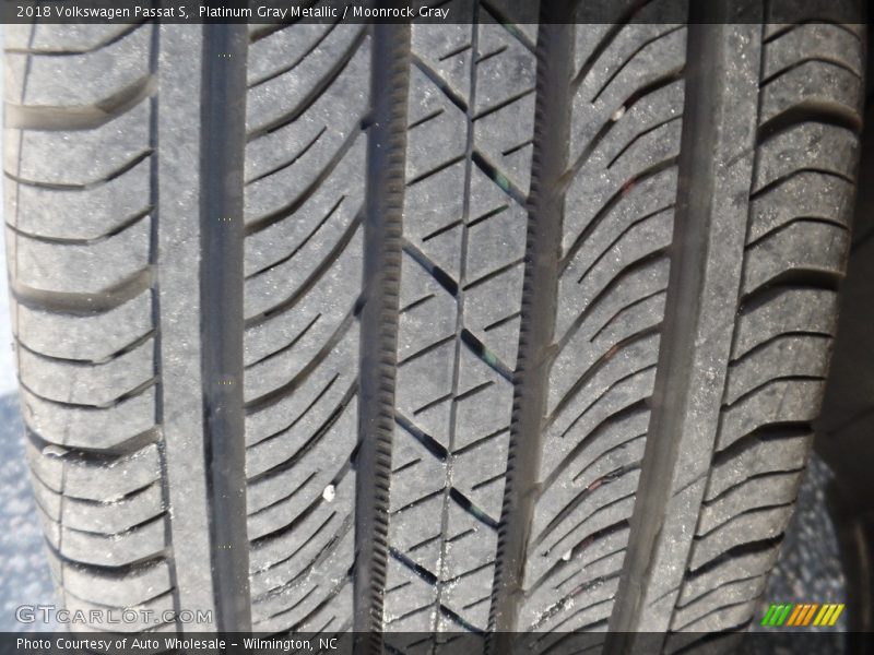 Platinum Gray Metallic / Moonrock Gray 2018 Volkswagen Passat S