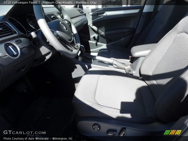Platinum Gray Metallic / Moonrock Gray 2018 Volkswagen Passat S
