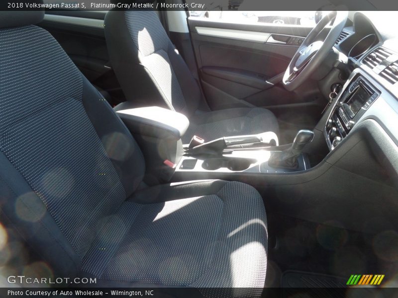 Platinum Gray Metallic / Moonrock Gray 2018 Volkswagen Passat S