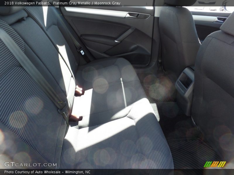 Platinum Gray Metallic / Moonrock Gray 2018 Volkswagen Passat S