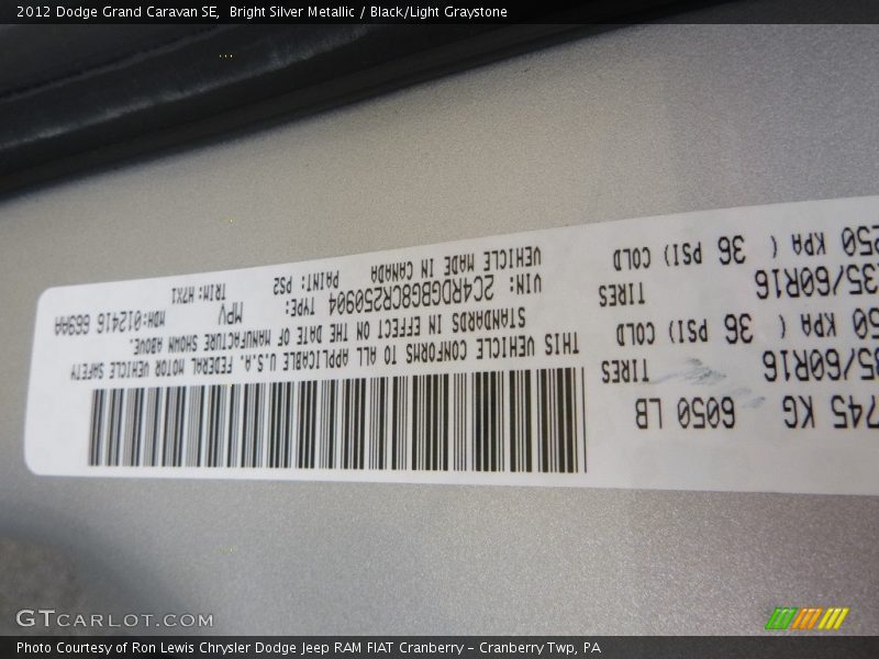 Bright Silver Metallic / Black/Light Graystone 2012 Dodge Grand Caravan SE