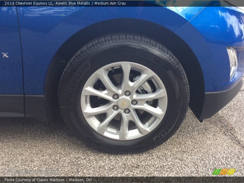 Kinetic Blue Metallic / Medium Ash Gray 2019 Chevrolet Equinox LS