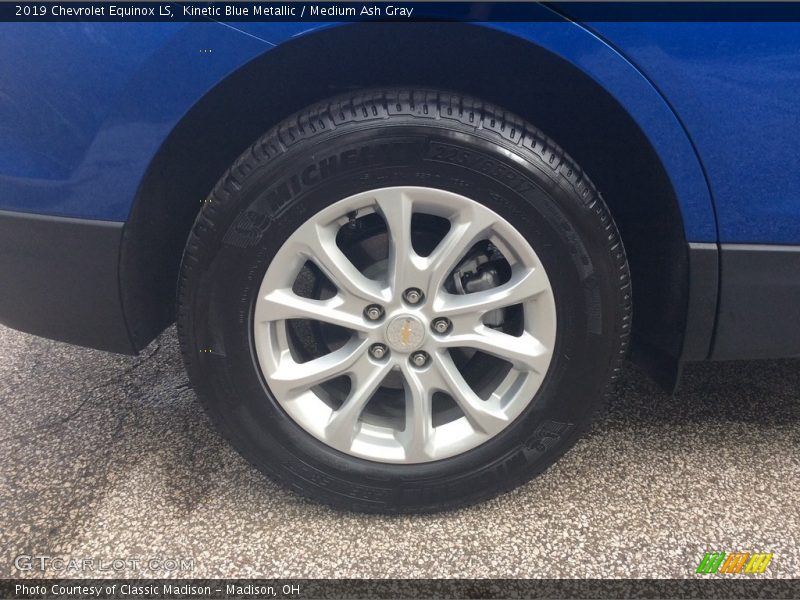 Kinetic Blue Metallic / Medium Ash Gray 2019 Chevrolet Equinox LS