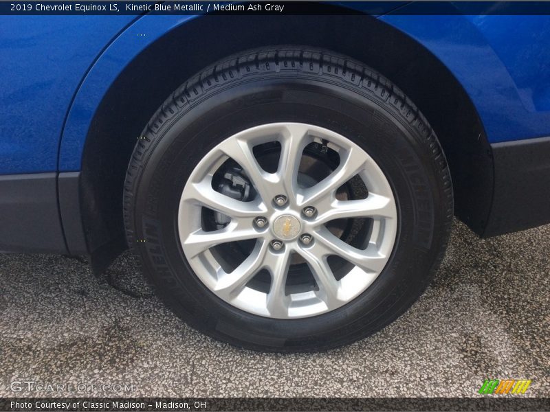 Kinetic Blue Metallic / Medium Ash Gray 2019 Chevrolet Equinox LS