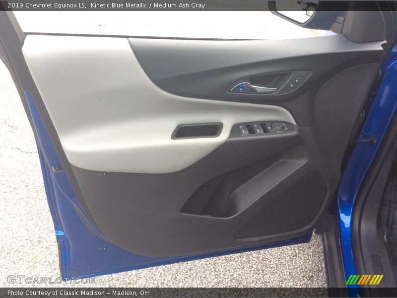 Kinetic Blue Metallic / Medium Ash Gray 2019 Chevrolet Equinox LS