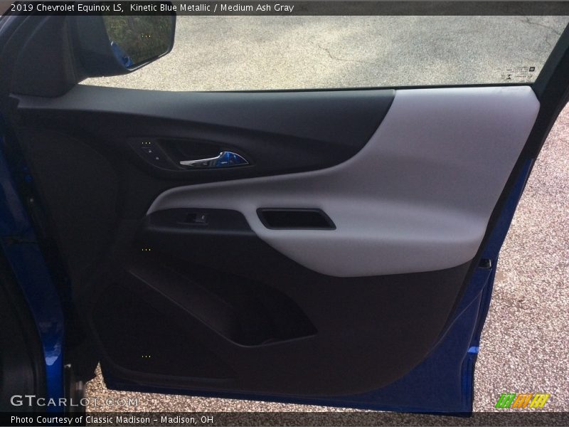 Kinetic Blue Metallic / Medium Ash Gray 2019 Chevrolet Equinox LS