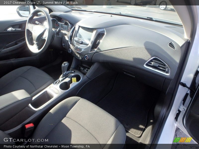 Summit White / Jet Black 2017 Chevrolet Cruze LT