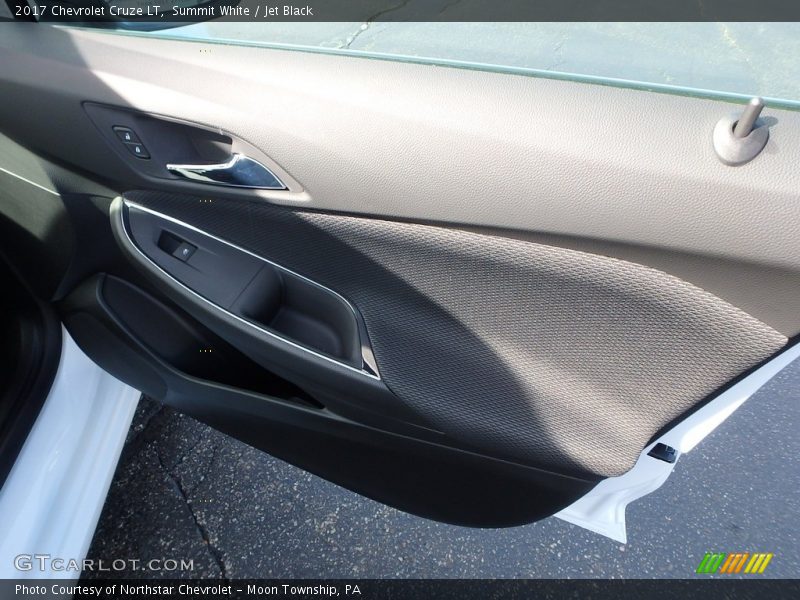 Summit White / Jet Black 2017 Chevrolet Cruze LT