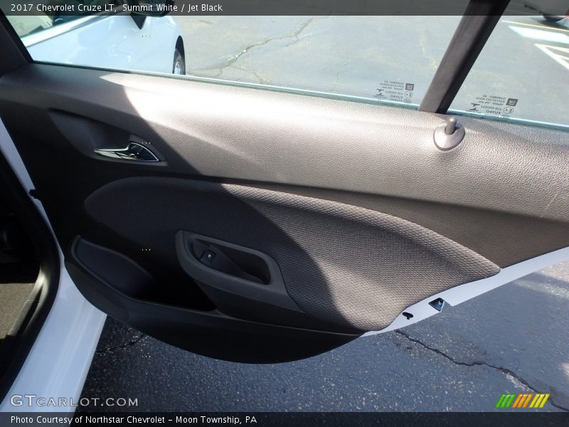 Summit White / Jet Black 2017 Chevrolet Cruze LT
