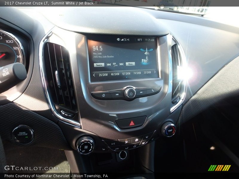 Summit White / Jet Black 2017 Chevrolet Cruze LT