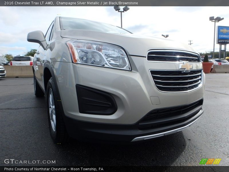 Champagne Silver Metallic / Jet Black/Brownstone 2016 Chevrolet Trax LT AWD