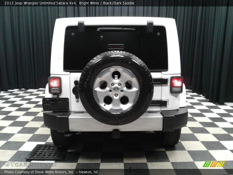 Bright White / Black/Dark Saddle 2013 Jeep Wrangler Unlimited Sahara 4x4