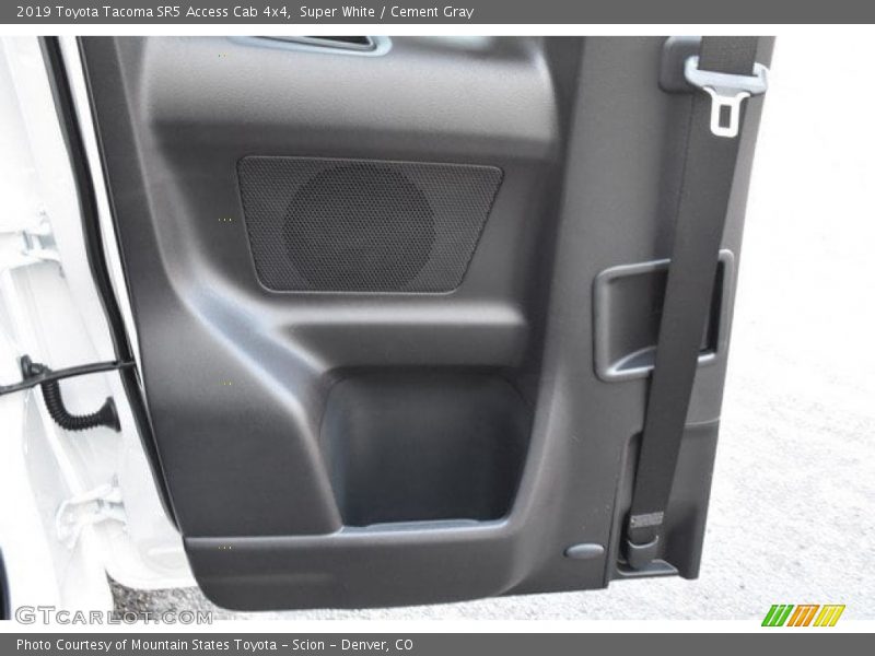 Super White / Cement Gray 2019 Toyota Tacoma SR5 Access Cab 4x4