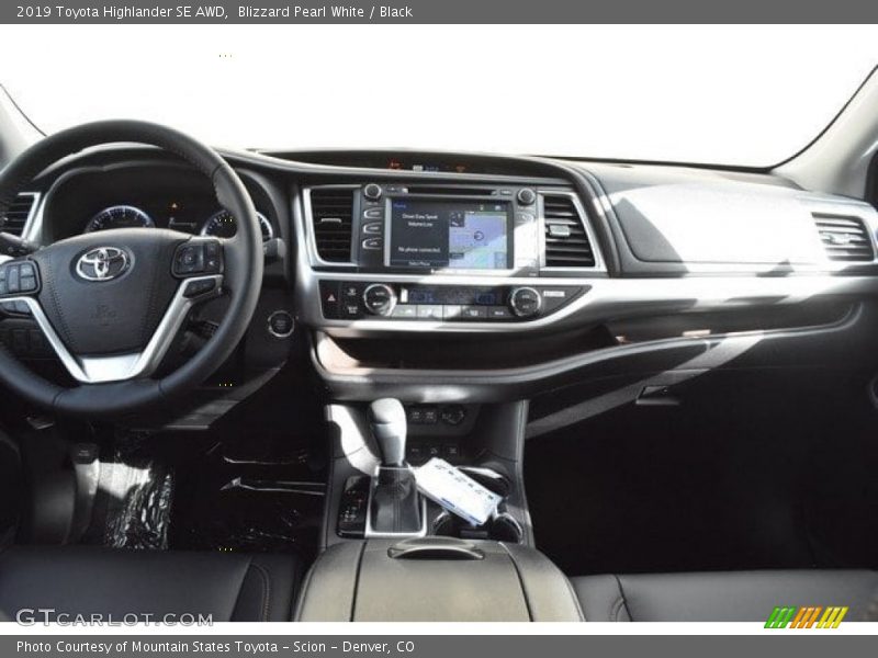 Blizzard Pearl White / Black 2019 Toyota Highlander SE AWD