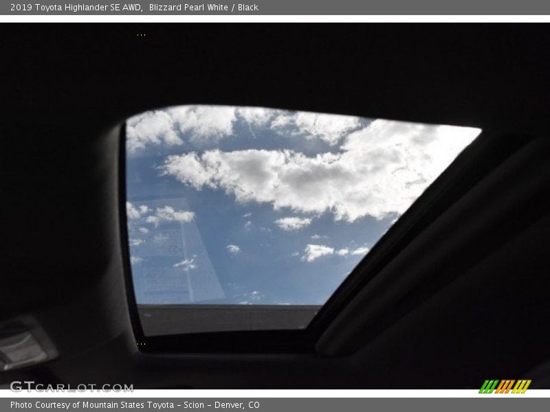 Blizzard Pearl White / Black 2019 Toyota Highlander SE AWD