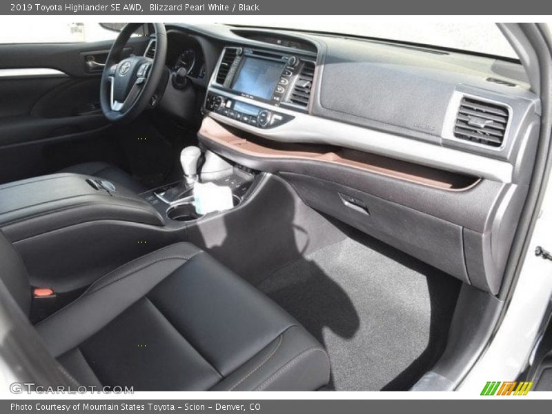 Blizzard Pearl White / Black 2019 Toyota Highlander SE AWD