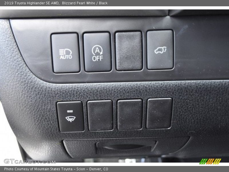 Blizzard Pearl White / Black 2019 Toyota Highlander SE AWD